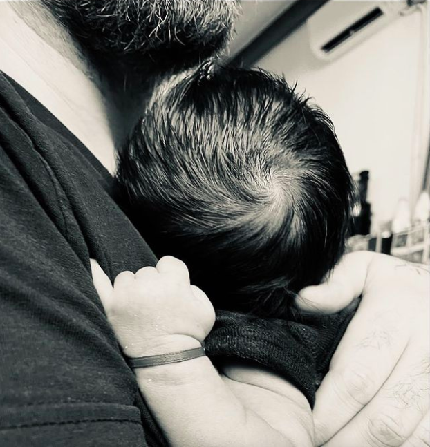 Francesco Sarcina papà per la terza volta: l'annuncio e il nome della piccola