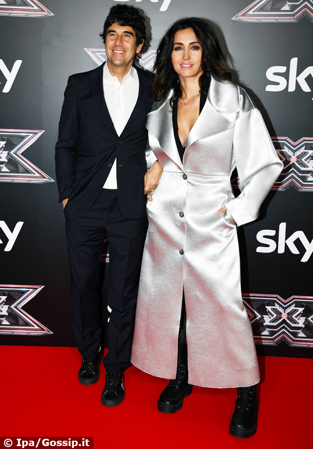 Caterina Balivo, dopo le rivelazioni sulla crisi col marito, brilla insieme a lui sul red carpet di X Factor