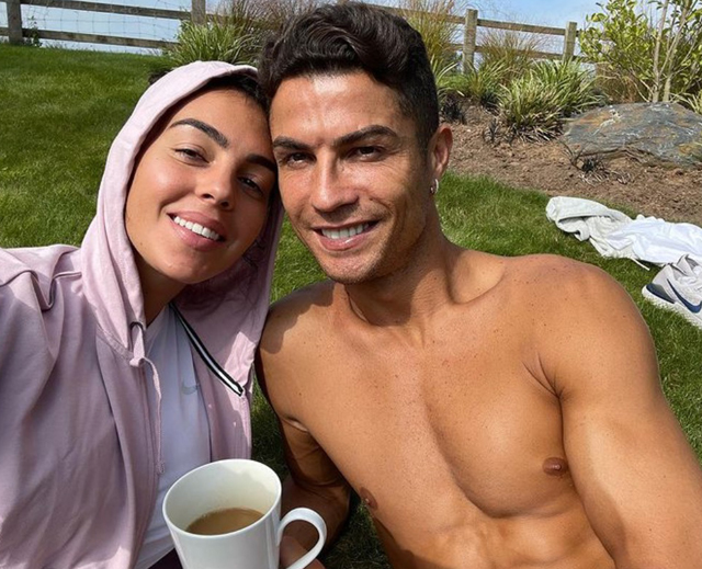 Cristiano Ronaldo, 36 anni, e Georgina Rodriguez, 27, hanno rivelato sul social il sesso dei gemelli in arrivo