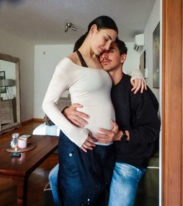Giulia Pauselli incinta, la tenera foto col compagno Marcello Sacchetta: guarda