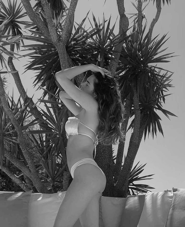 Francesca Sofia Novello, compagna di Valentino Rossi, a 2 mesi dal parto di mostra già in formissima in bikini