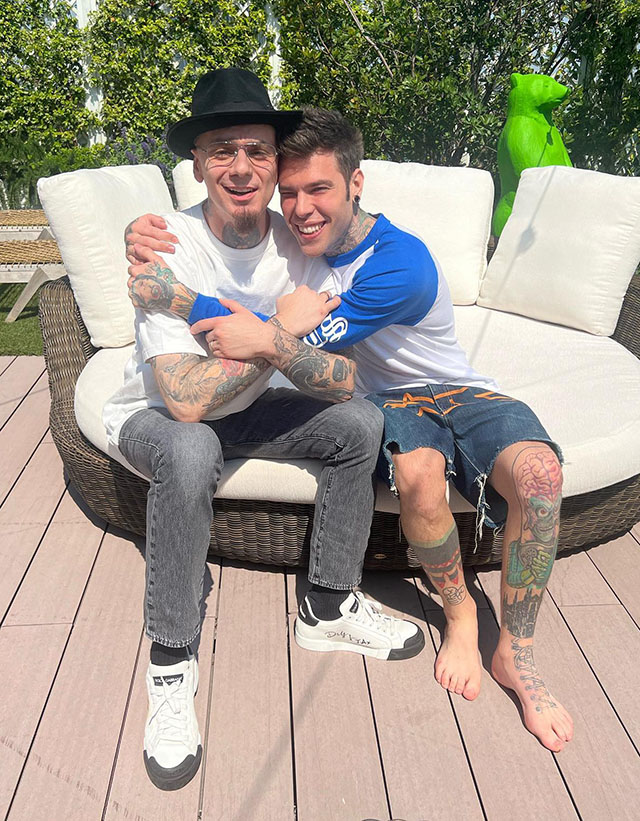 Fedez e J-Ax fanno pace dopo 4 anni di silenzio: prime foto insieme
