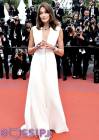 Carla Bruni in bianco e senza Nicolas Sarkozy a Cannes 2018: foto