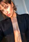 Irina Shayk sfoggia a Milano il suo nuovo taglio di capelli: guarda