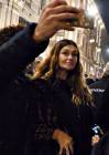 La mamma di Belen, Veronica Cozzani, regina di selfie