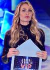 Ilary Blasi per la finale del 'Grande Fratello Vip' sfoggia un look senza parrucca