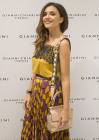 Serena Rossi all'inaugurazione di una nuova boutique di borse a Milano