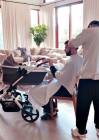 Ricky Martin papà multitasking: culla la figlia neonata mentre si prepara per i Golden Globe 2019