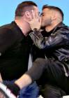 Franco Terlizzi e Cristian Imparato, bacio sulla bocca in diretta tv