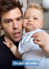 Fedez, Leone fa i suoi primi passi: cammina e cade mentre è con lui, occhio nero e tanta preoccupazione