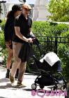 Vincent Cassel e Tina Kunakey con la figlia Amazonie: foto