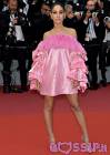 Giulia De Lellis, dopo Venezia conquista anche Cannes. Sul social si scatenano: 'Cosa ci fa lì?’