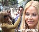 Ornella Muti coloratissima per Piazza Sempione