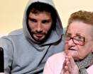 Stefano De Martino, risate con nonna