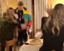 La moglie di Francesco Facchinetti tira un bicchiere contro Laura Cremaschi