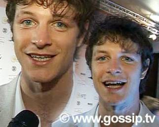 Andrea Bosca circondato dalle 'Segretarie del sesto'