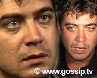 Riccardo Scamarcio, faccia da jeans