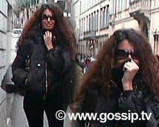 Afef Jnifen, sexy pure se si copre