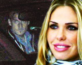 Ilary e Totti sgommano in Ferrari