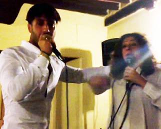 Fabrizio Corona al karaoke