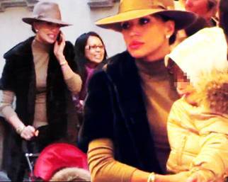 Claudia Galanti, con Arnaud e Liam a Milano