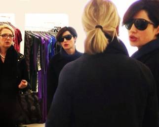 Luisa Ranieri, la magia dei saldi insieme a mamma