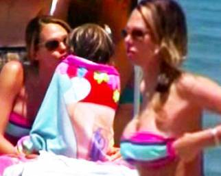 Ilary, super fisico in spiaggia