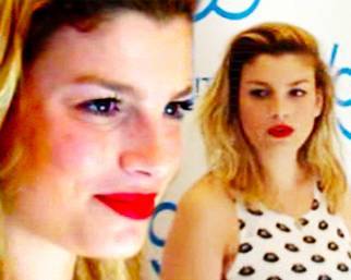 Emma sorride allo 'Sloggi Day'