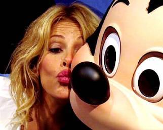 Alessia Marcuzzi gioca a fare Minnie