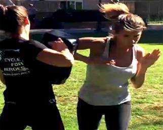 Elisabetta Canalis, a Los Angeles tra Brian, amici Pieri e Krav Maga