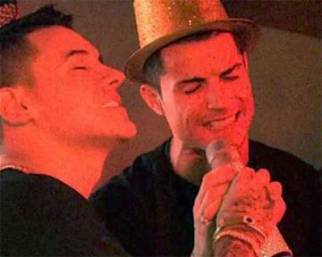 Cristiano Ronaldo si regala un duetto con il suo cantante preferito