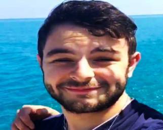 Lorenzo Fragola, relax in barca in Sicilia