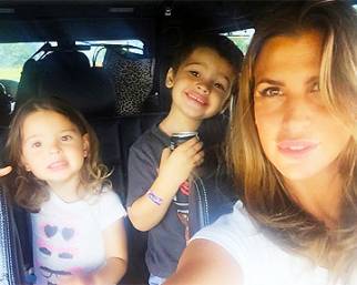 Claudia Galanti ritorna bimba al compleanno di Tal