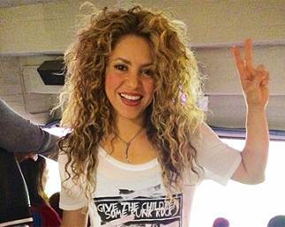 Shakira e Piquè fanno flyboard al mare