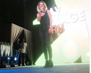 Emma Marrone contro l'omofobia al Gay Village