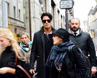 Gabriel fa shopping a Milano con un'amica