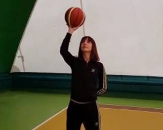 Ambra Angiolini, canestro al primo colpo