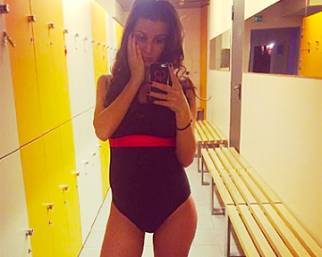 Cristina De Pin, nuotata in piscina incinta di sei mesi