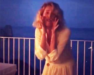 Alessia Marcuzzi a Capri canta in napoletano