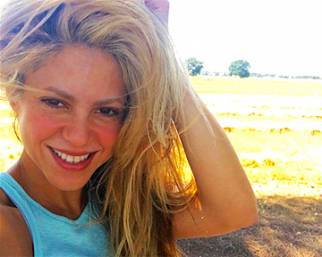Shakira: 'Che bisogna fare per regalarsi un selfie!'