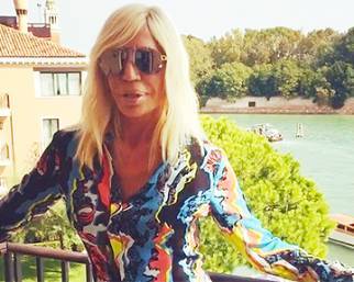 Donatella Versace al Festival di Venezia