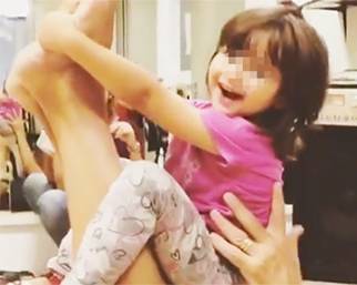 Enzo Paolo Turchi fa ballare Maria come Carmen