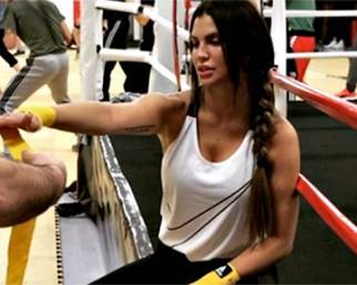 Claudia Galanti 'boxing girl'