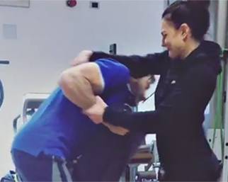 Ambra Angiolini, pugni e calci in palestra