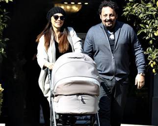 Enrico Brignano e Flora Canto tornano a casa con Martina