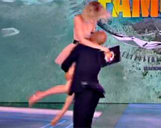 Alessia Marcuzzi, incidente sexy in diretta