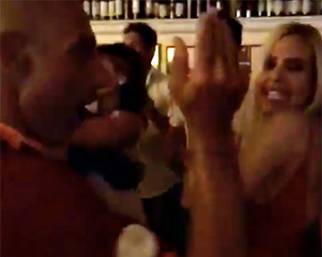 Ilary Blasi balla alla festa di Totti