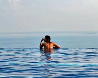 Aida Yespica, vacanze infinite con Geppi