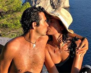 Caterina Balivo e Guido Maria Brera al bacio per l’anniversario di nozze