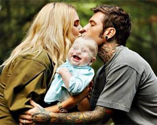 Fedez, sul set con Chiara Ferragni e Leo